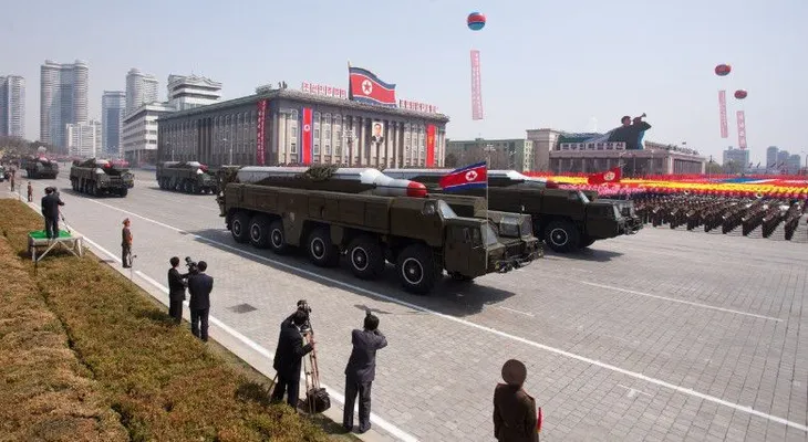 Corea del Norte lanza dos misiles hacia el Mar de Japón