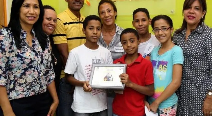 Familias Fuertes previenen conductas de riesgo; reciben certificados