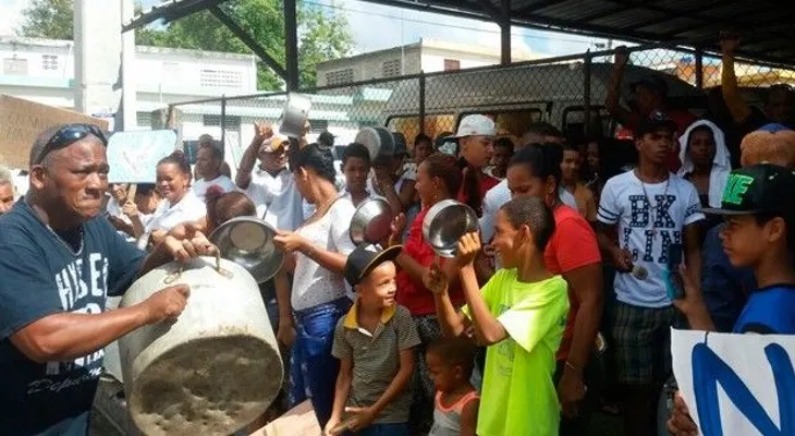 Cacerolazos contra los altos precios en Moca