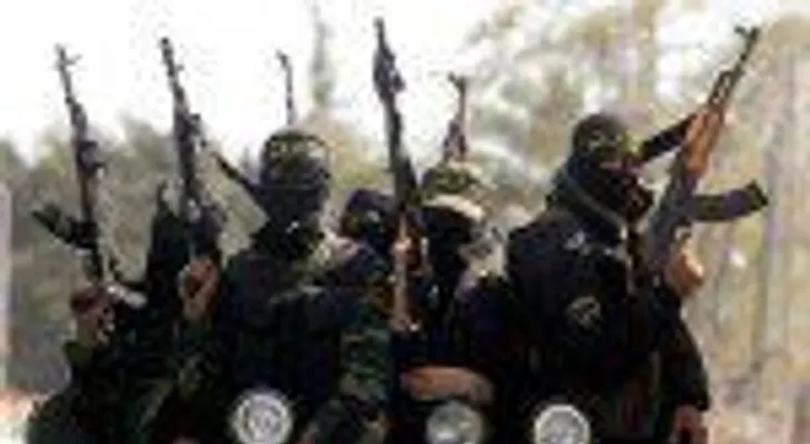 100 muertos y 124 heridos en combates con el EI en Afganistán