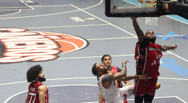 Fitzgerald, Ferreiras y Roque meten a los Gigantes en la semifinal