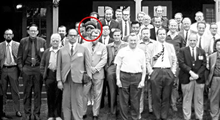 Era un misterio la identidad de la única mujer científica de esta foto de 1971? hasta que Twitter lo descubrió