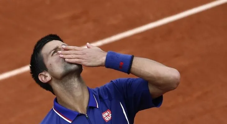 Novak Djokovic avanza en abierto de Francia