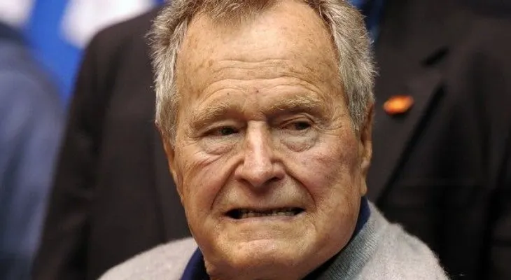Expresidente Bush padre de buen ánimo, tras caída 