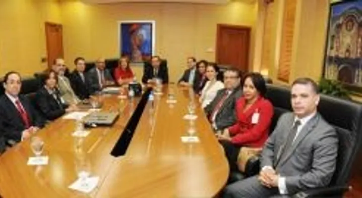 Valdez Albizu se reúne con nueva directiva ABANCORD