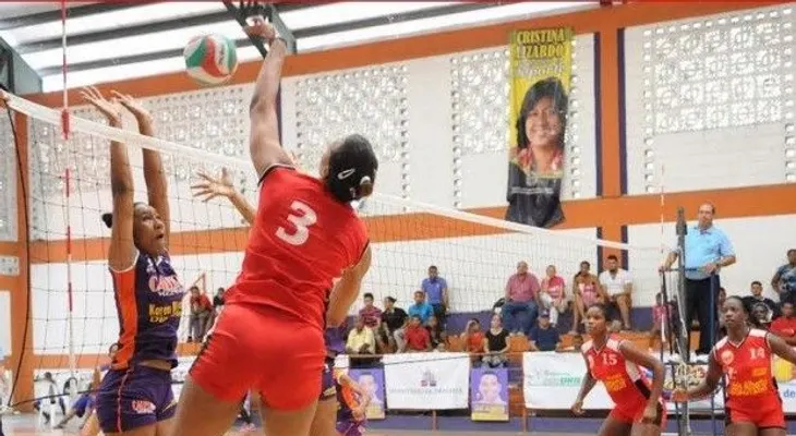 Los Mina pasa a invicta la final voleibol femenino