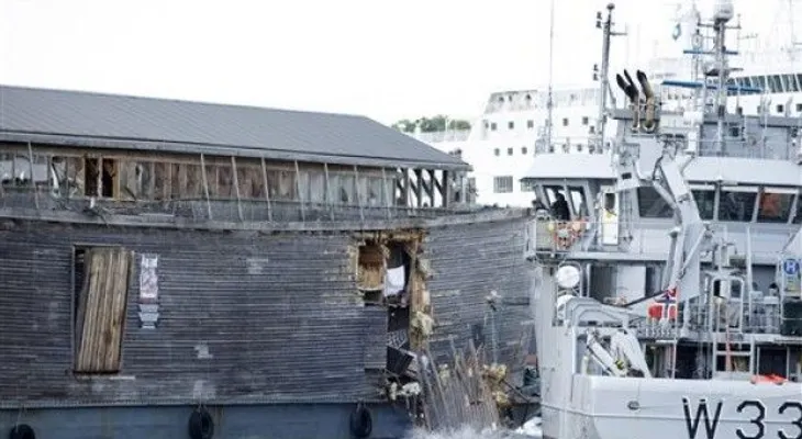 El "Arca de Noé" choca con barco anclado en el puerto de Oslo