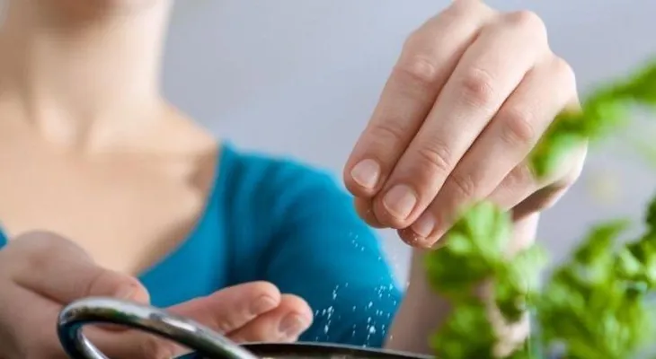 Una alimentación con menos sal podría salvar millones de vidas: estudio