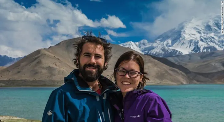 Pareja de blogueros de viajes revela dolor detrás de las fotos perfectas