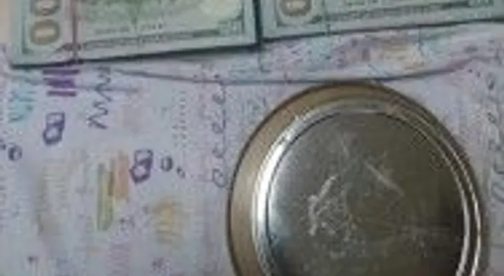Apresan colombiana e hijo menor con droga en sus estómagos 