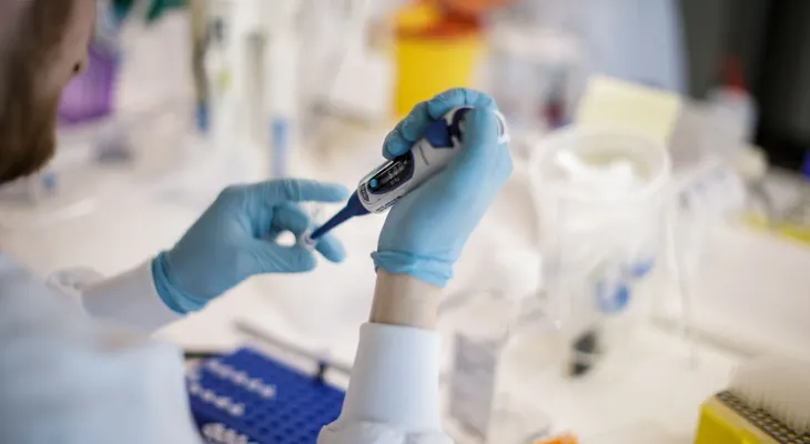 Anticuerpos y ataque a la infección, claves de la vacuna de la COVID-19