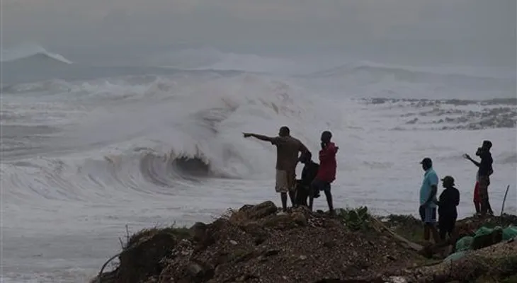 Costa Atlántica en estado de alerta por oleaje de 6 a 8 pies