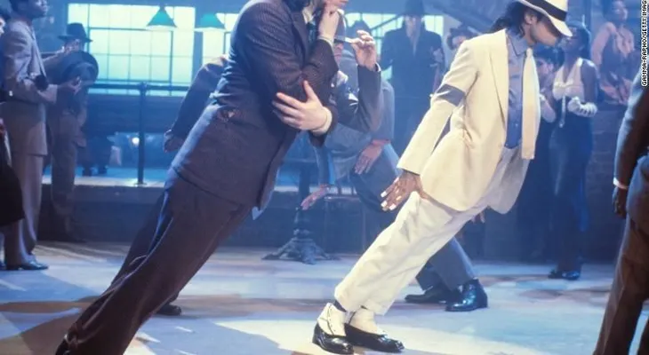 Así fue como la inclinación de Michael Jackson desafió la gravedad