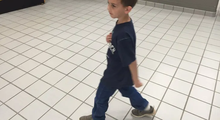 Reclamo enérgico de un niño a un senador: No elimine el canal que veo solo para hacer un muro