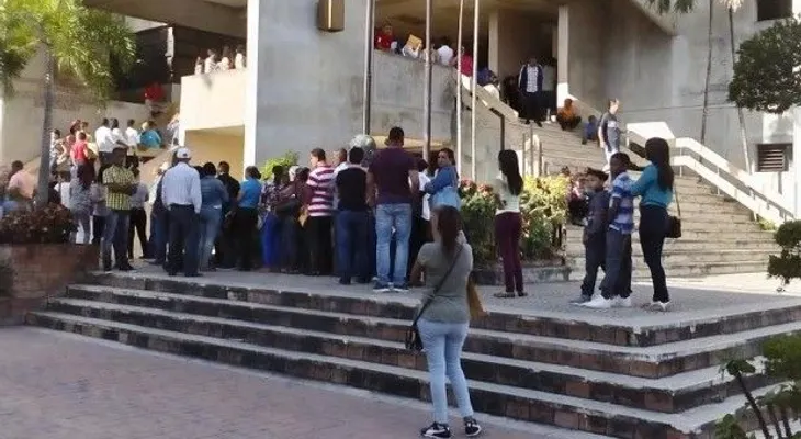 Supuesto anuncio de que EEUU dará visas provoca desborde en Pasaportes