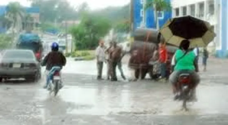 Mantienen 14 provincias en alerta por posibles inundaciones