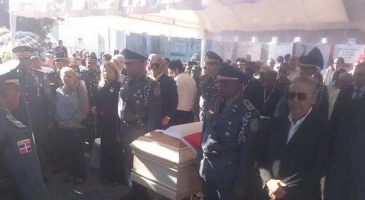 Leonel acude al sepelio de Claudio Caamaño; dicen fue matado por el sistema