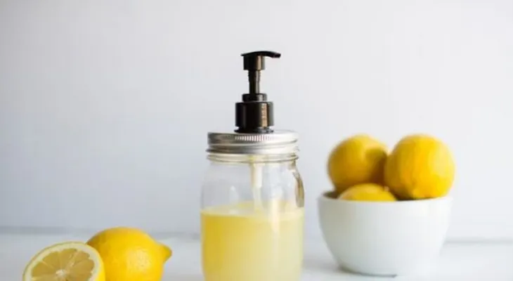 Cómo hacer jabón líquido de limón y aceite de oliva