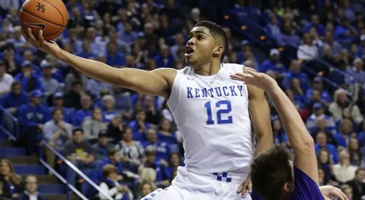 Towns lidera equipo ideal de novatos