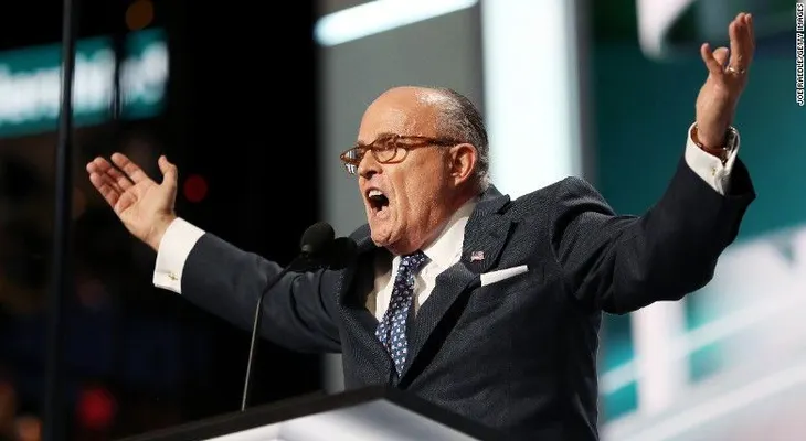 Giuliani habla de elecciones amañadas: "Los muertos votan generalmente por los demócratas"