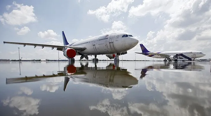 ¿Acusan el déficit de turistas rusos? Sumergen un avión en Turquía para impulsar el turismo 