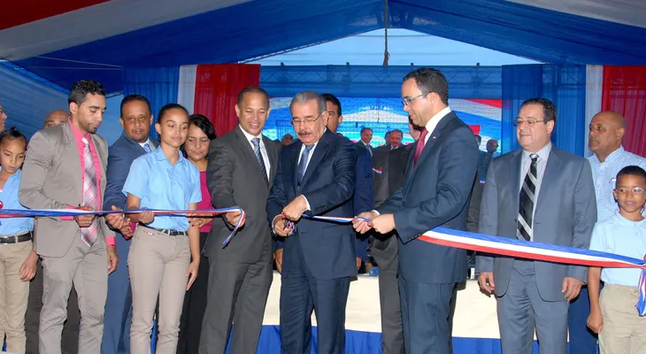Presidente Medina entrega dos centros educativos en Jarabacoa