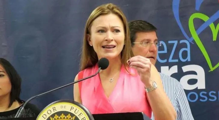Acusan a dos exfuncionarios de Puerto Rico de corrupción