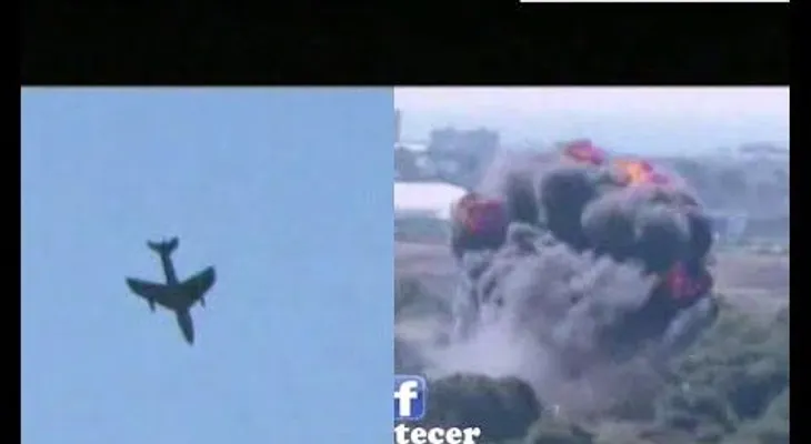 Avión británico se estrella contra varios vehículos matando siete personas en el Reino Unido.