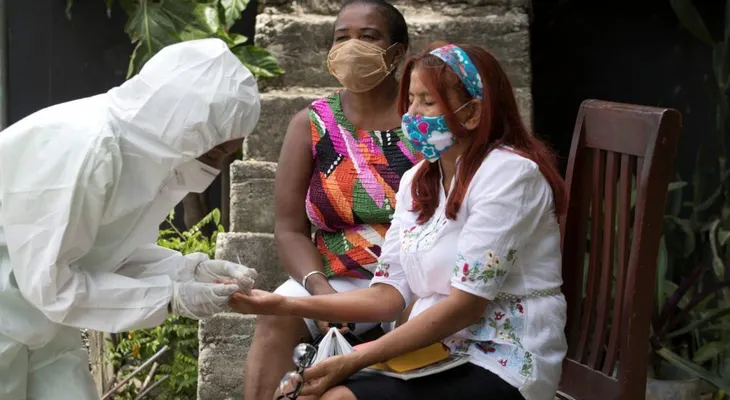 Por segundo día seguido se disparan casos de contagiados por coronavirus en RD, con 899