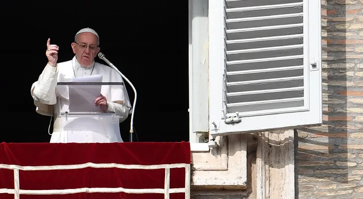 El papa Francisco "esperará a ver" antes de juzgar a Trump