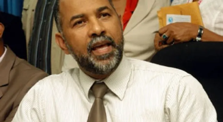 Presidente ADP exige prohibir a Brewster visitar las escuelas