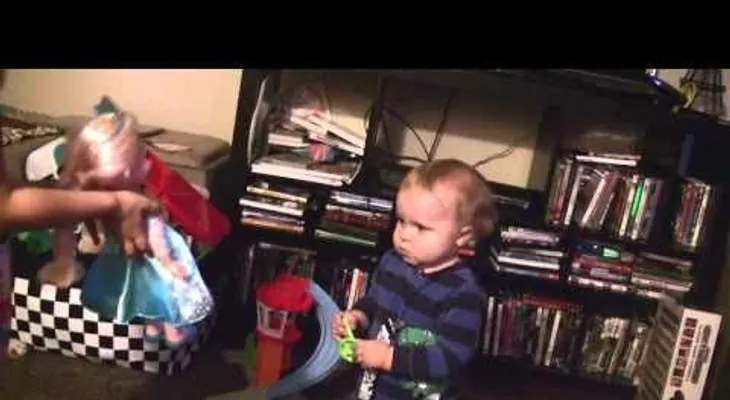 Este bebé ama la canción Let It go de Frozen (Video)