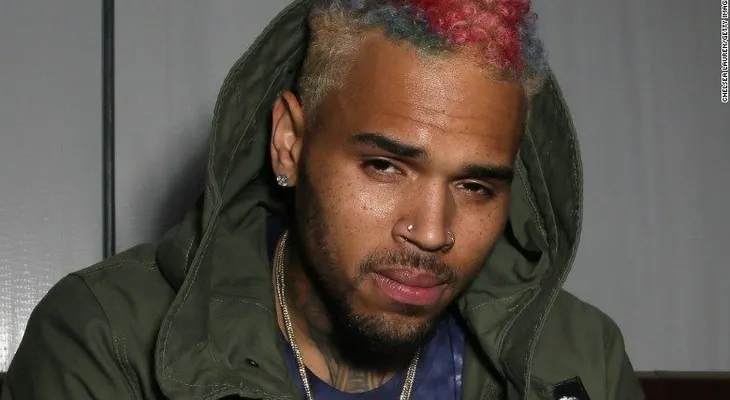 Australia podría impedirle la entrada al cantante Chris Brown