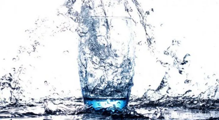 Qué es mejor beber: ¿agua sin gas o con gas?