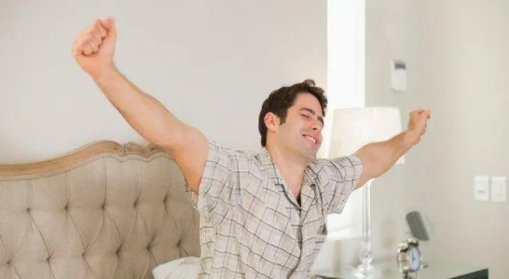 7 hábitos que tienes que dejar al despertarte si quieres tener más energía