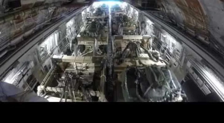 La Fuerza Aérea de EE.UU. lanza 8 camionetas desde un avión (VIDEO)