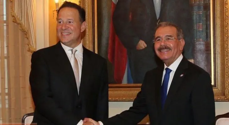 Danilo recibe al presidente de Panamá en el Palacio Nacional