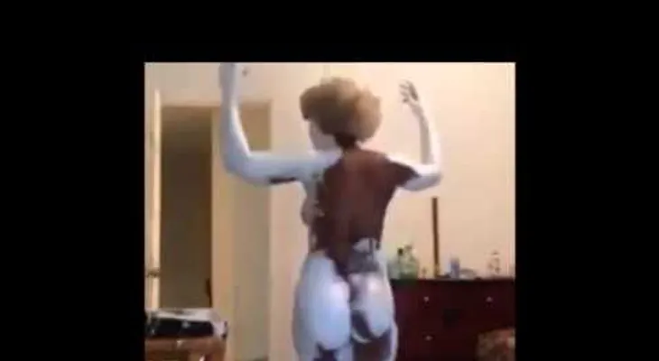 La desgarradora razón por la que esta afroamericana se pinta de blanco (VIDEO)