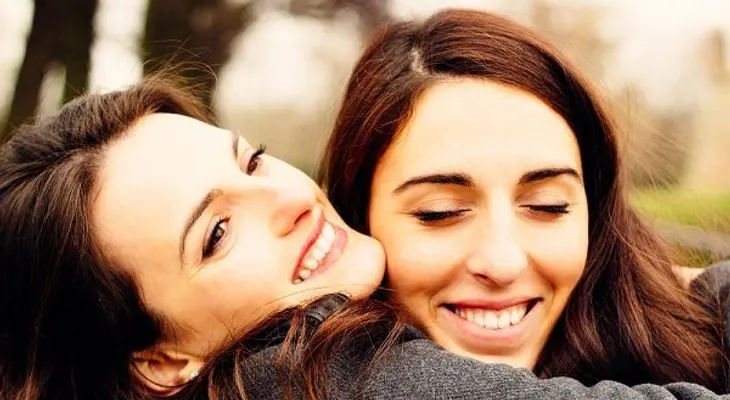 Los abrazos aumentan nuestra sensación de bienestar y felicidad