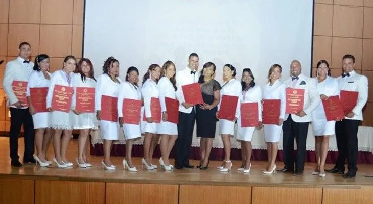 Maternidad de Los Mina graduó 47 nuevos médicos especialistas