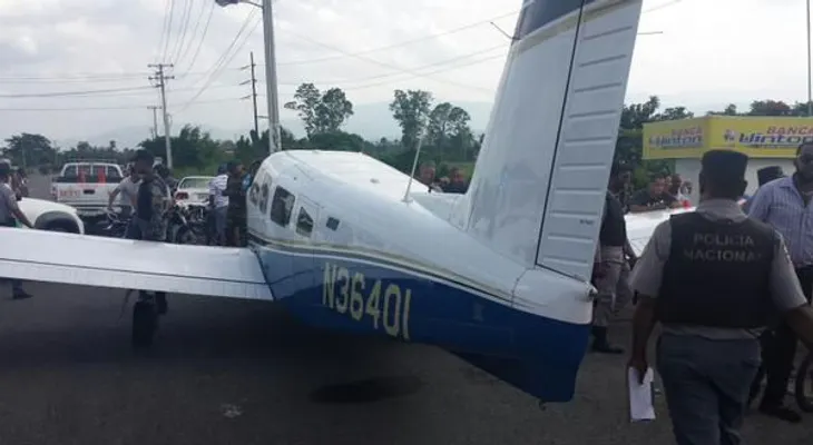 Aeronave aterriza de emergencia en autopista Duarte