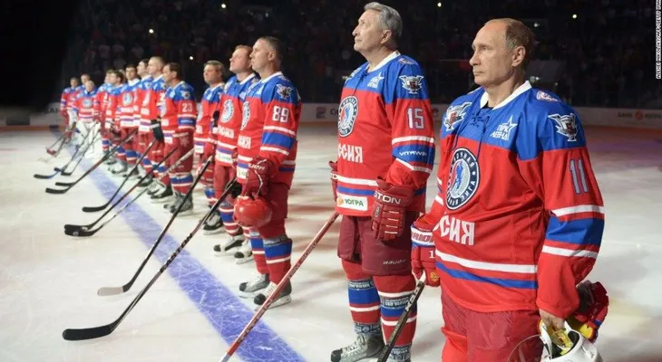 Putin celebra su 63 cumpleaños con un partido de hockey sobre hielo... y 7 goles