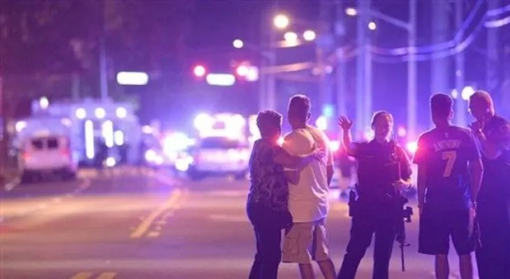 Hombre mata al menos 20 personas y hiere 42 en club nocturno en Orlando