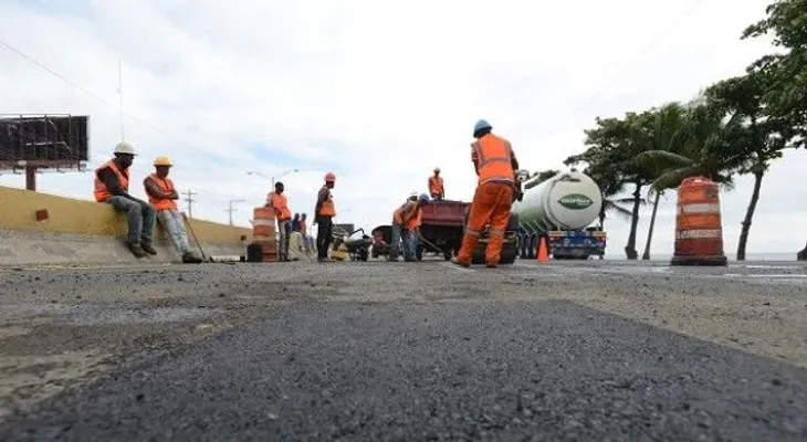MOPC realiza reparación en tramo de la autopista Las Américas