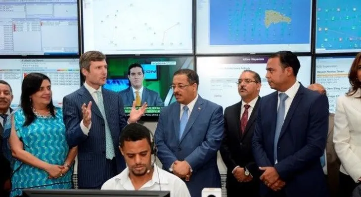 Presidente JCE visita Orange; recibe explicaciones sobre servicio durante comicios