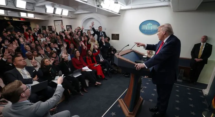 Trump anuncia que vetará a CNN, MS NOW y Politico de la Casa Blanca