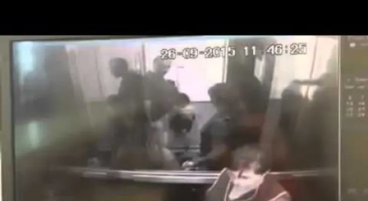 Un médico que maltrata a señora y perrita en ascensor causa irritación (VIDEO)