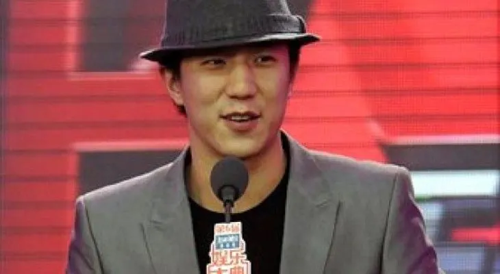 Procesarán hijo Jackie Chan por animar al consumo de drogas