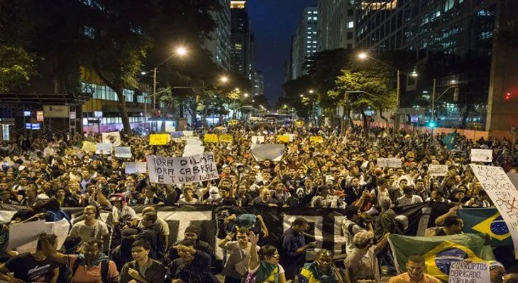 Miles participan en huelga nacional en Brasil