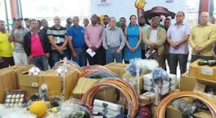 Educación dona a Moca equipos y utilería deportiva con motivo de los Juegos Escolares Espaillat 2016